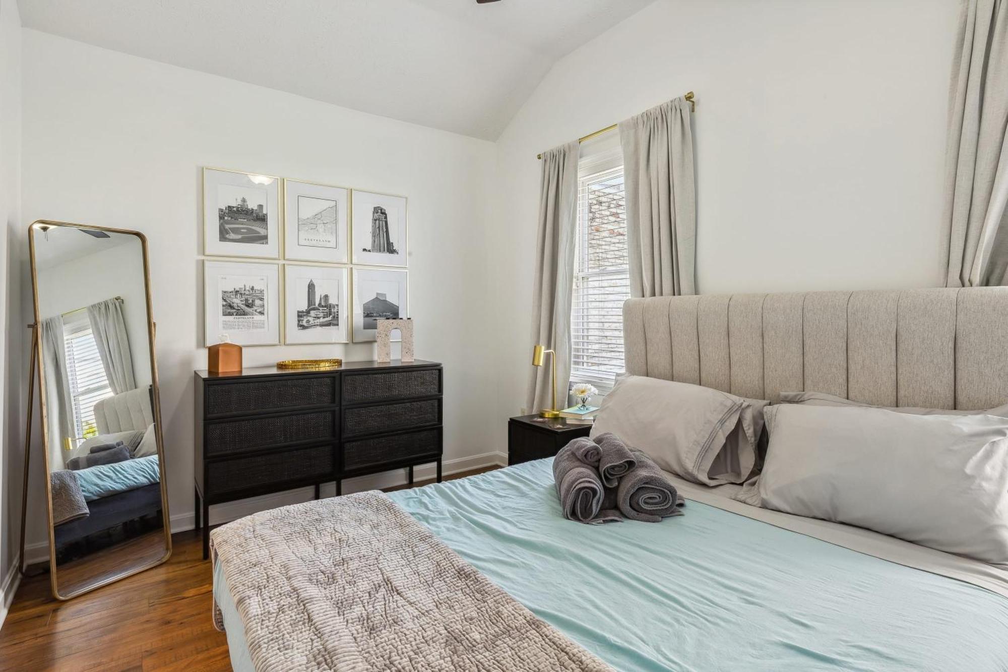 Newly Renovated Tremont Treasure I Cozy + Modern Villa Cleveland Bagian luar foto