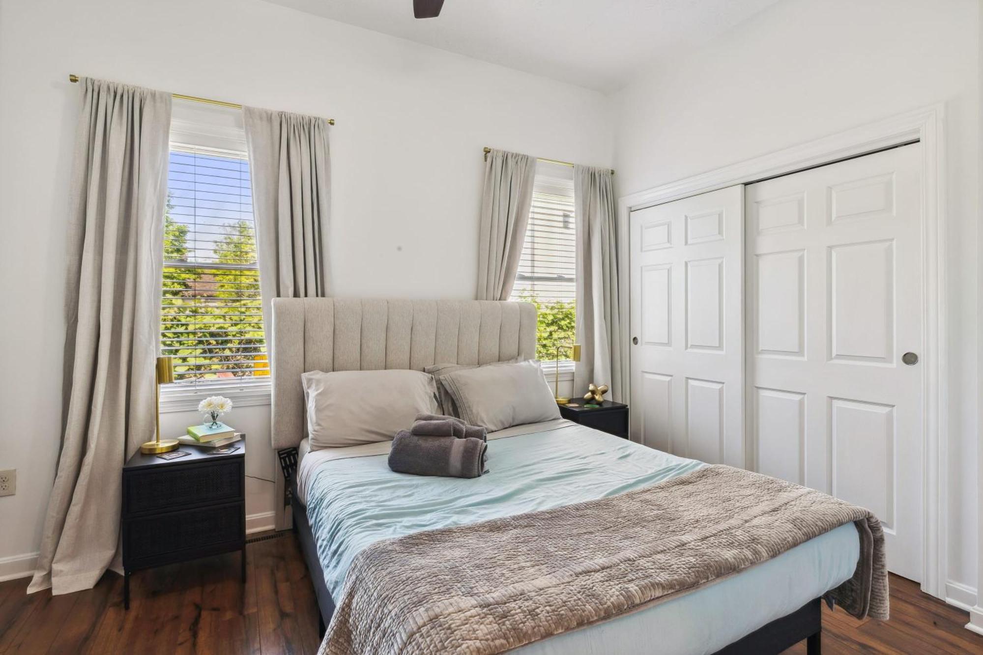Newly Renovated Tremont Treasure I Cozy + Modern Villa Cleveland Bagian luar foto