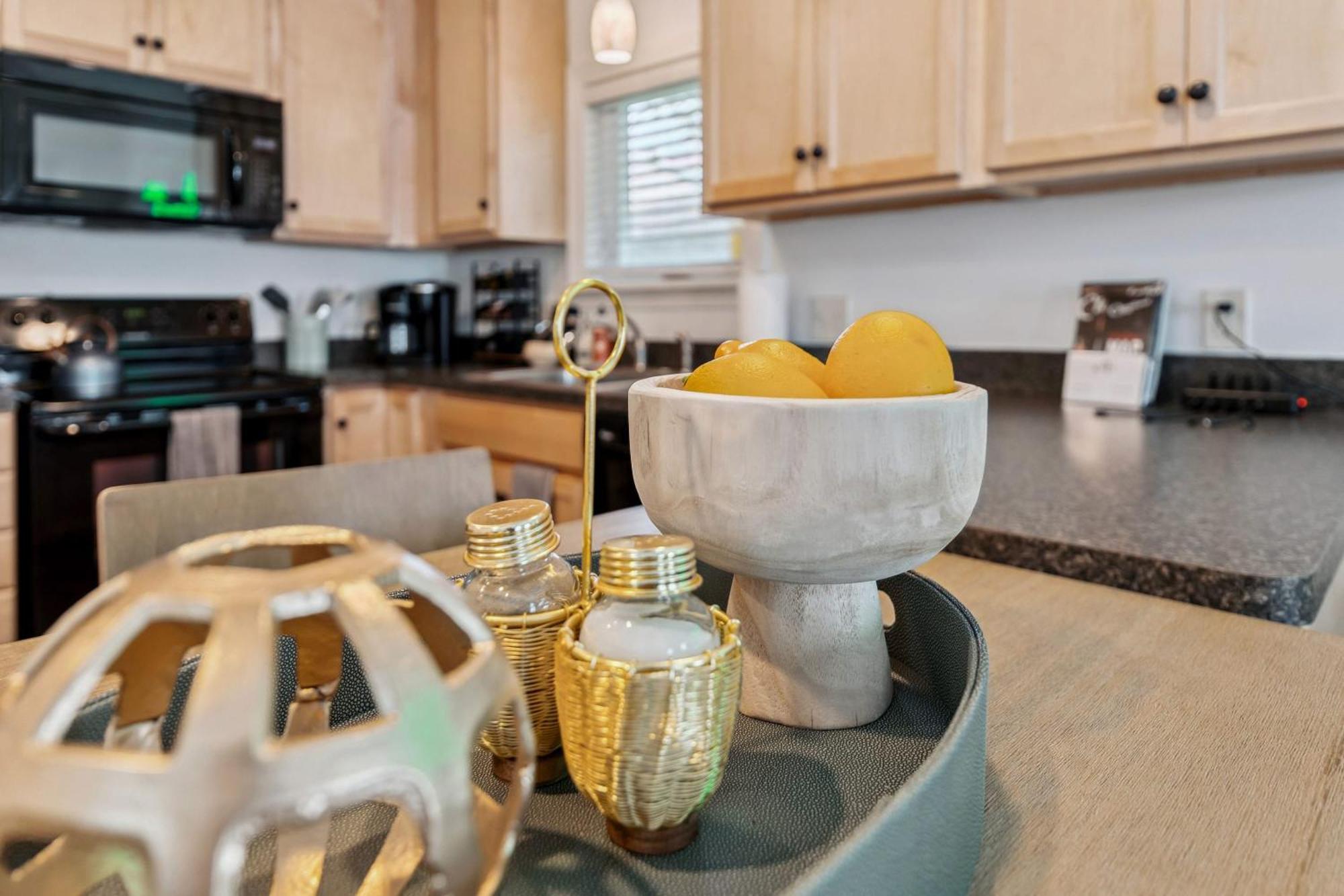 Newly Renovated Tremont Treasure I Cozy + Modern Villa Cleveland Bagian luar foto