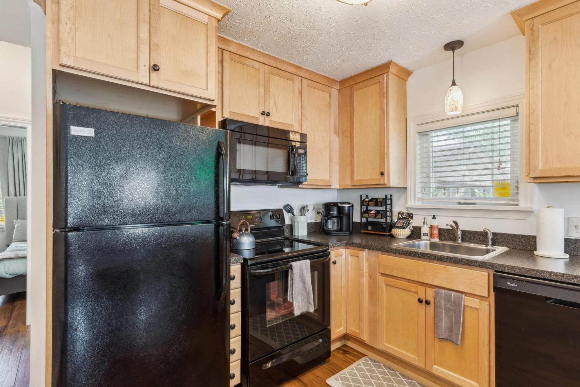 Newly Renovated Tremont Treasure I Cozy + Modern Villa Cleveland Bagian luar foto