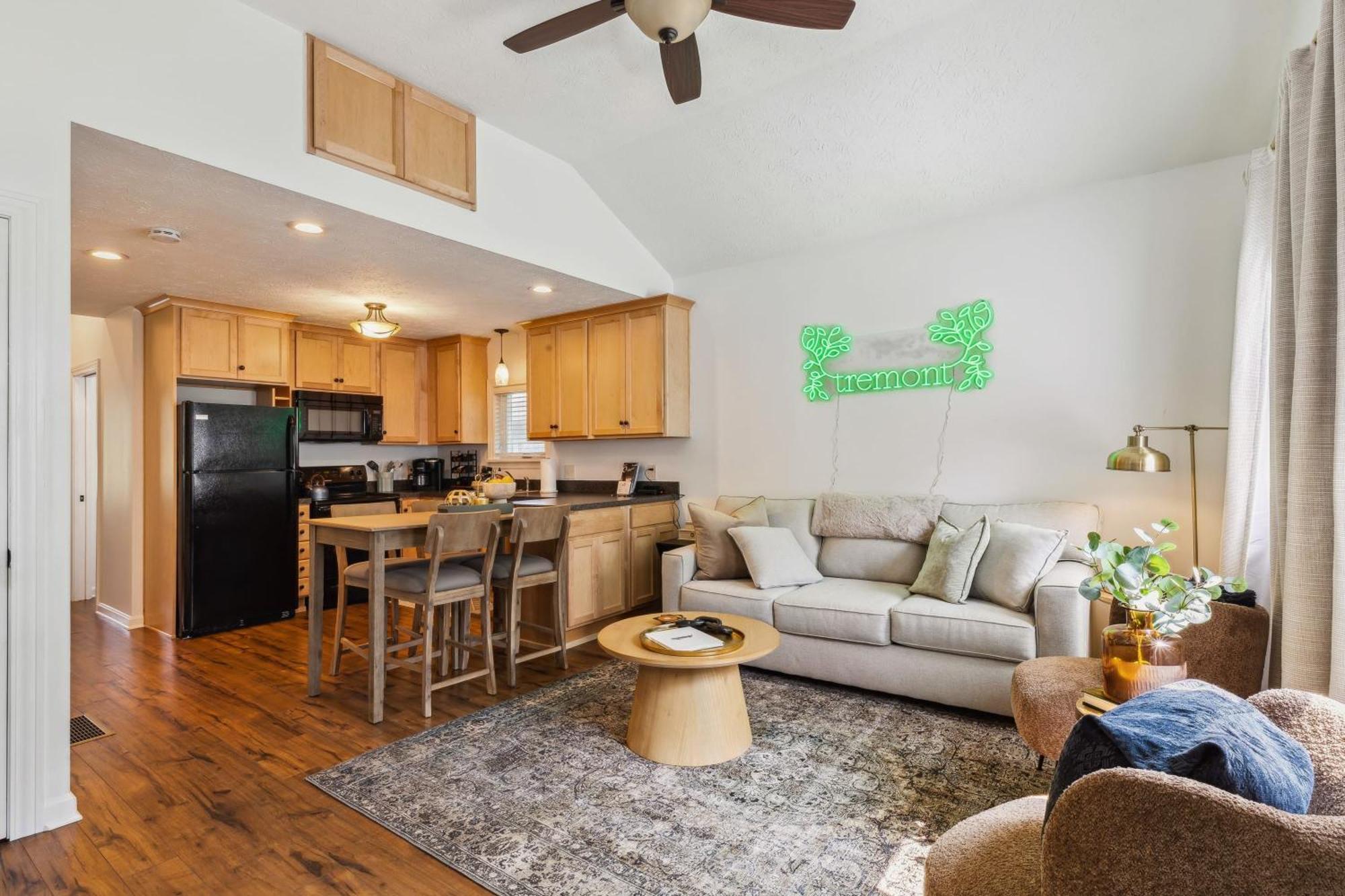Newly Renovated Tremont Treasure I Cozy + Modern Villa Cleveland Bagian luar foto